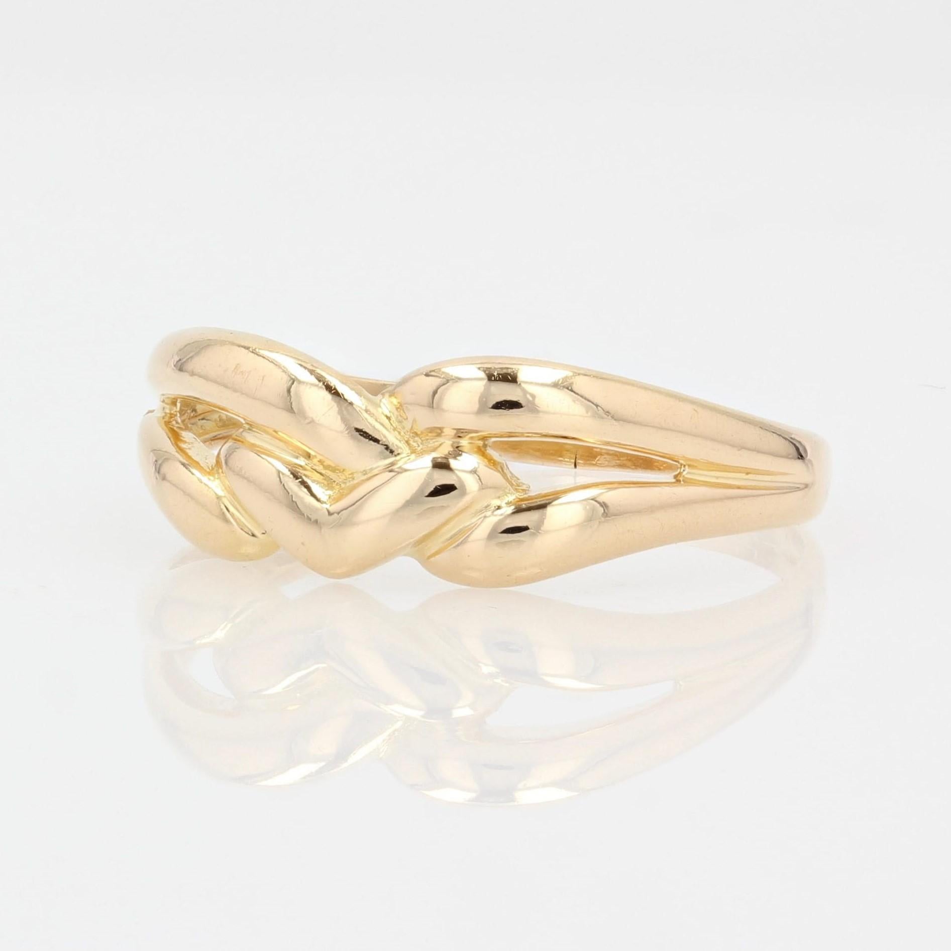 Modern 18 Karat Yellow Gold Interlaced Ring In Good Condition For Sale In Poitiers, FR