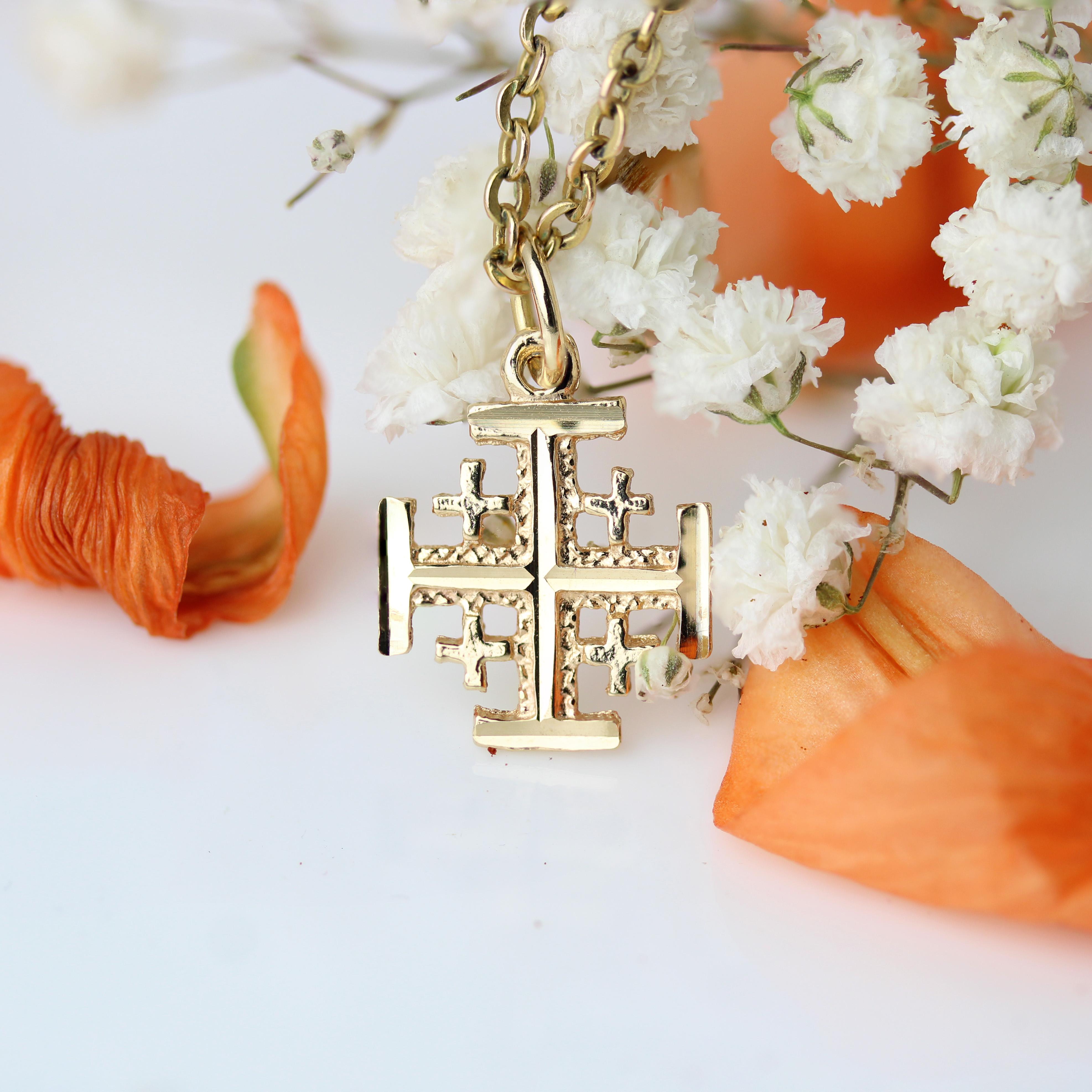 Modern 18 Karat Yellow Gold Jerusalem Cross Pendant In Excellent Condition In Poitiers, FR