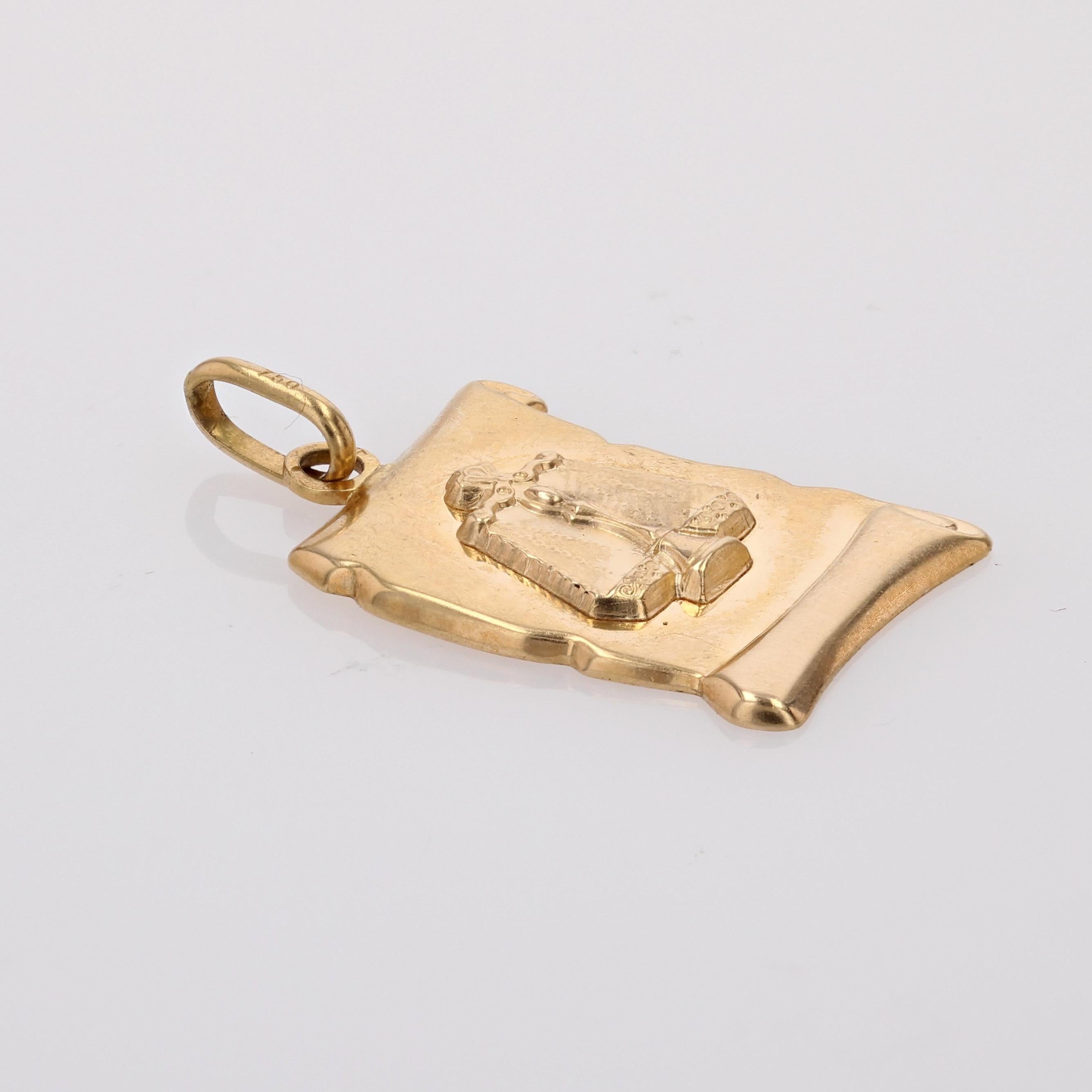 Modern 18 Karat Yellow Gold Libra Medal Pendant In Good Condition For Sale In Poitiers, FR