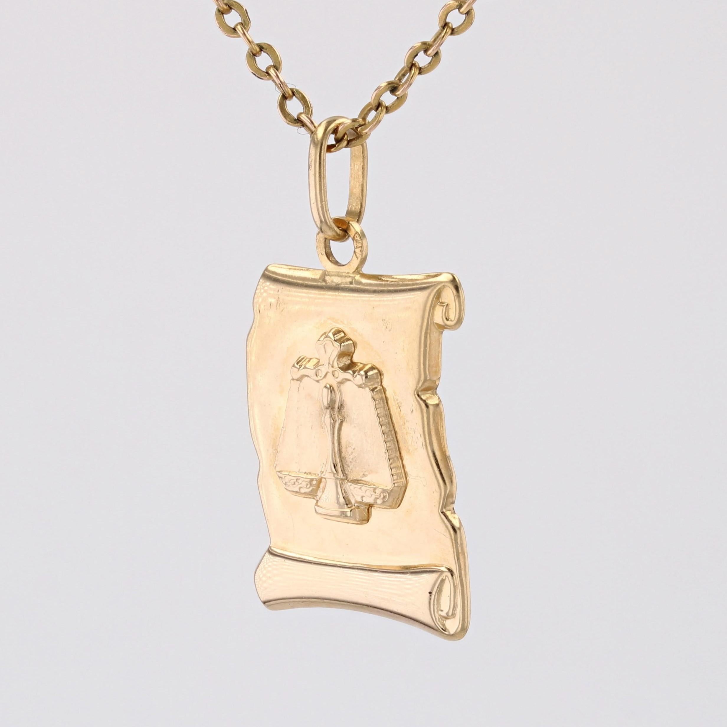 Modern 18 Karat Yellow Gold Libra Medal Pendant For Sale 1