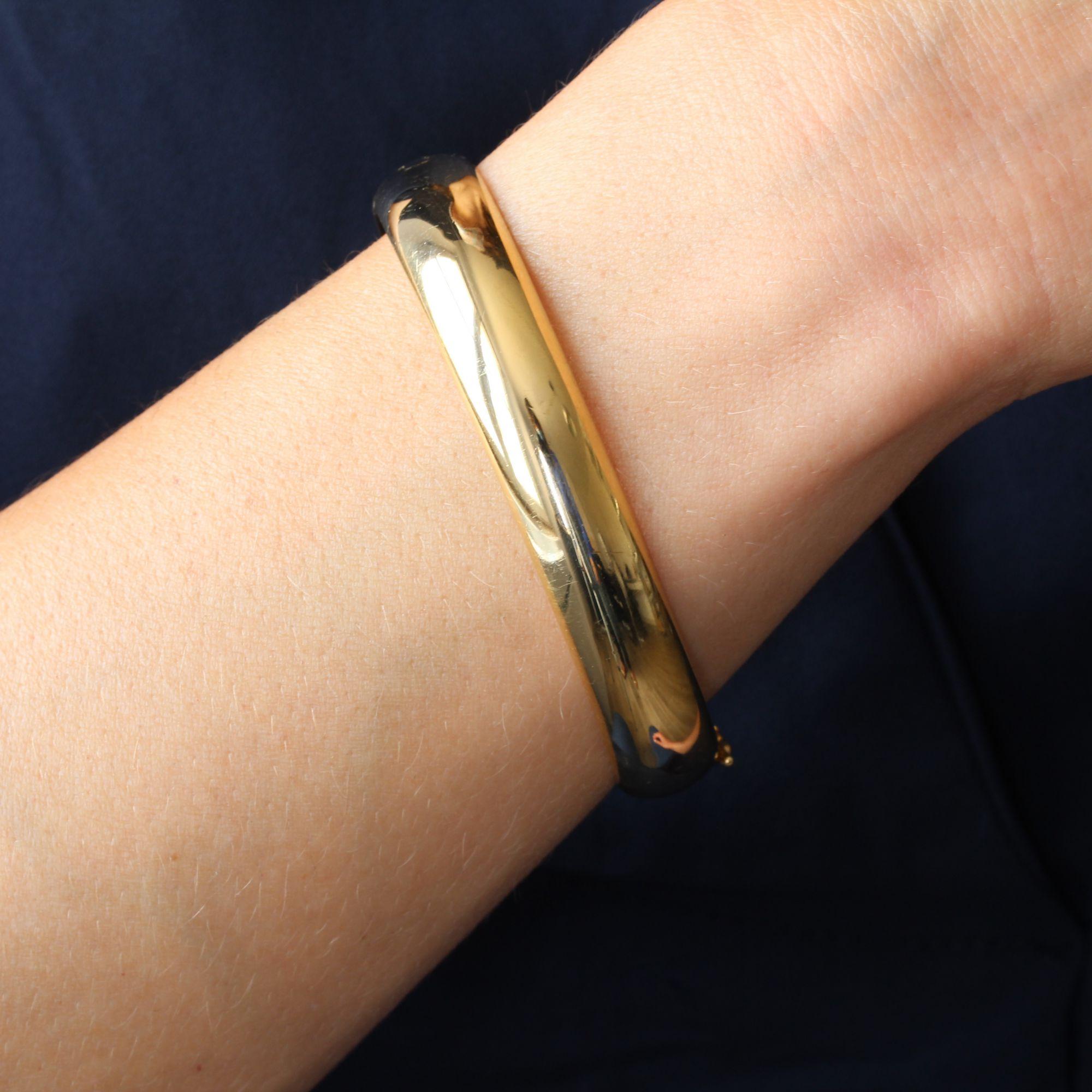 Modern 18 Karat Yellow Gold Oval Bangle Bracelet In Excellent Condition In Poitiers, FR