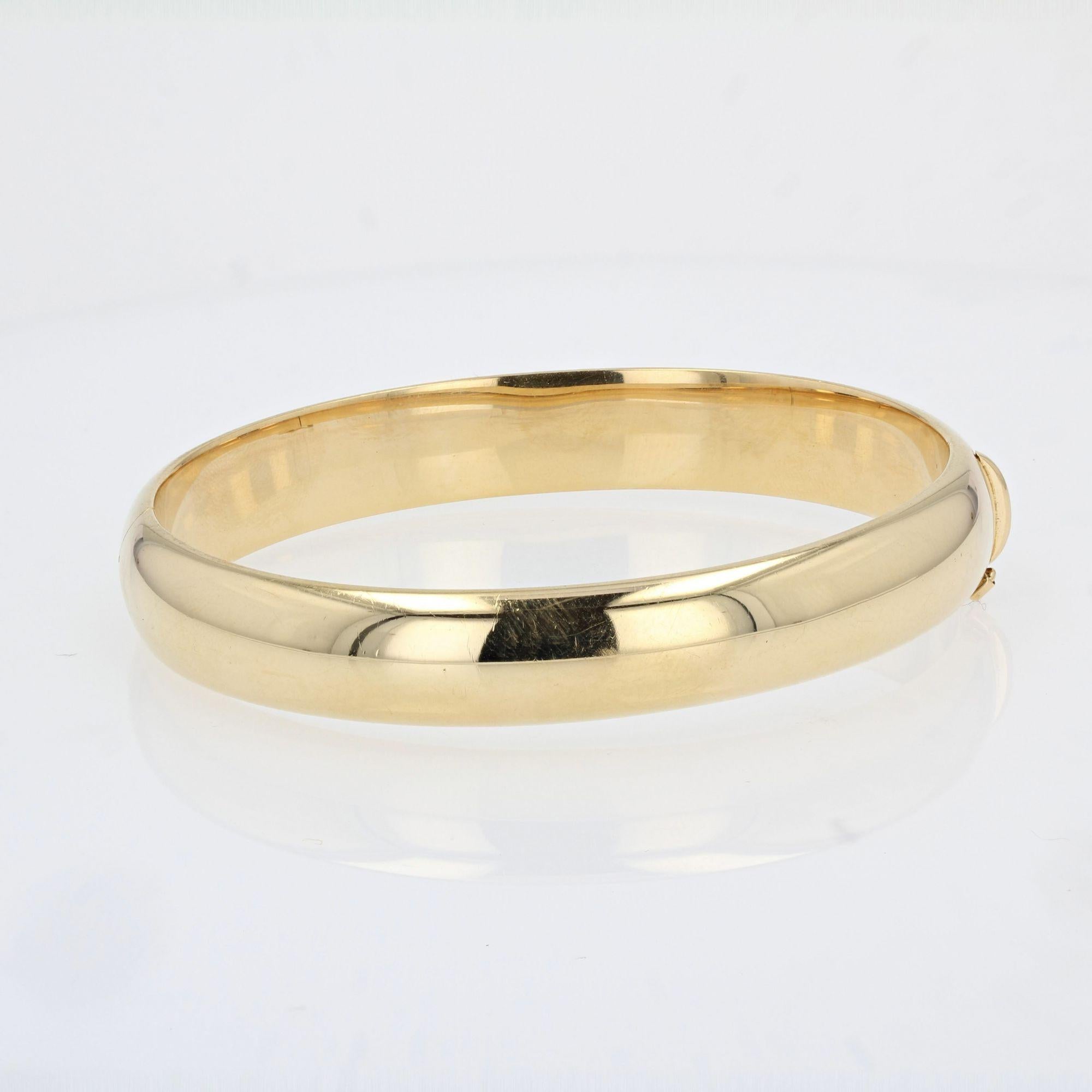Modern 18 Karat Yellow Gold Oval Bangle Bracelet 1