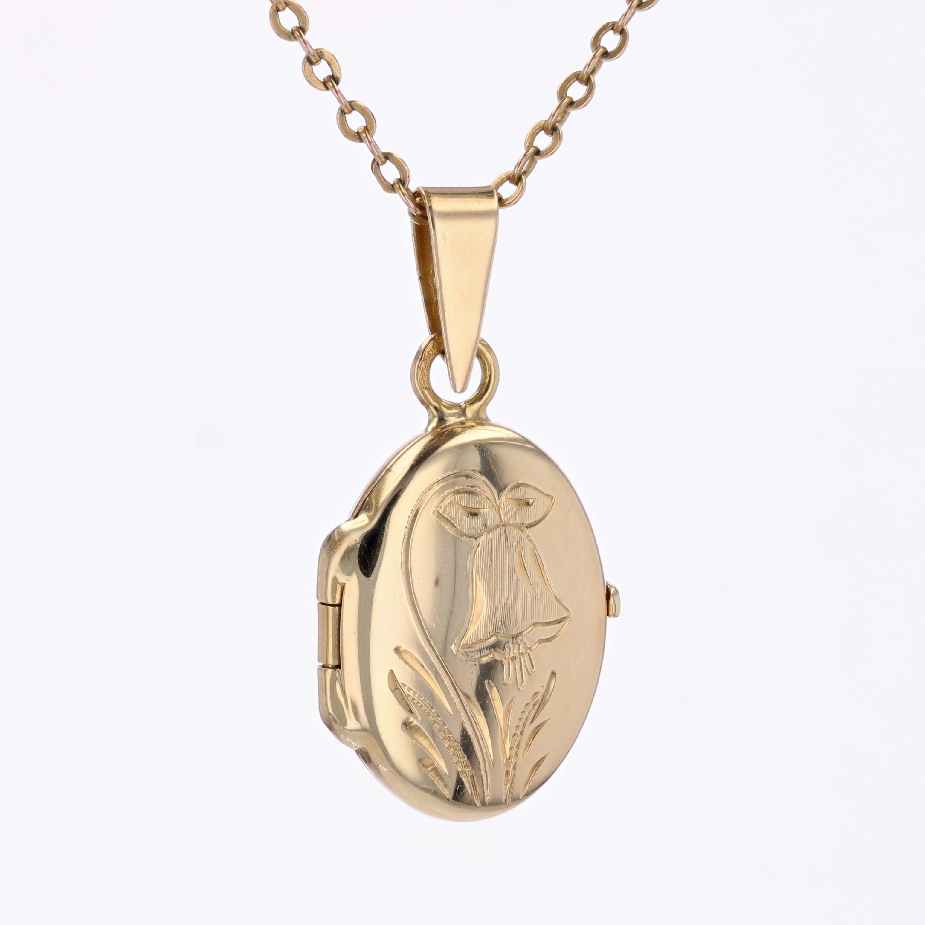 Belle Époque Pendentif médaillon ovale moderne en or jaune 18 carats en vente