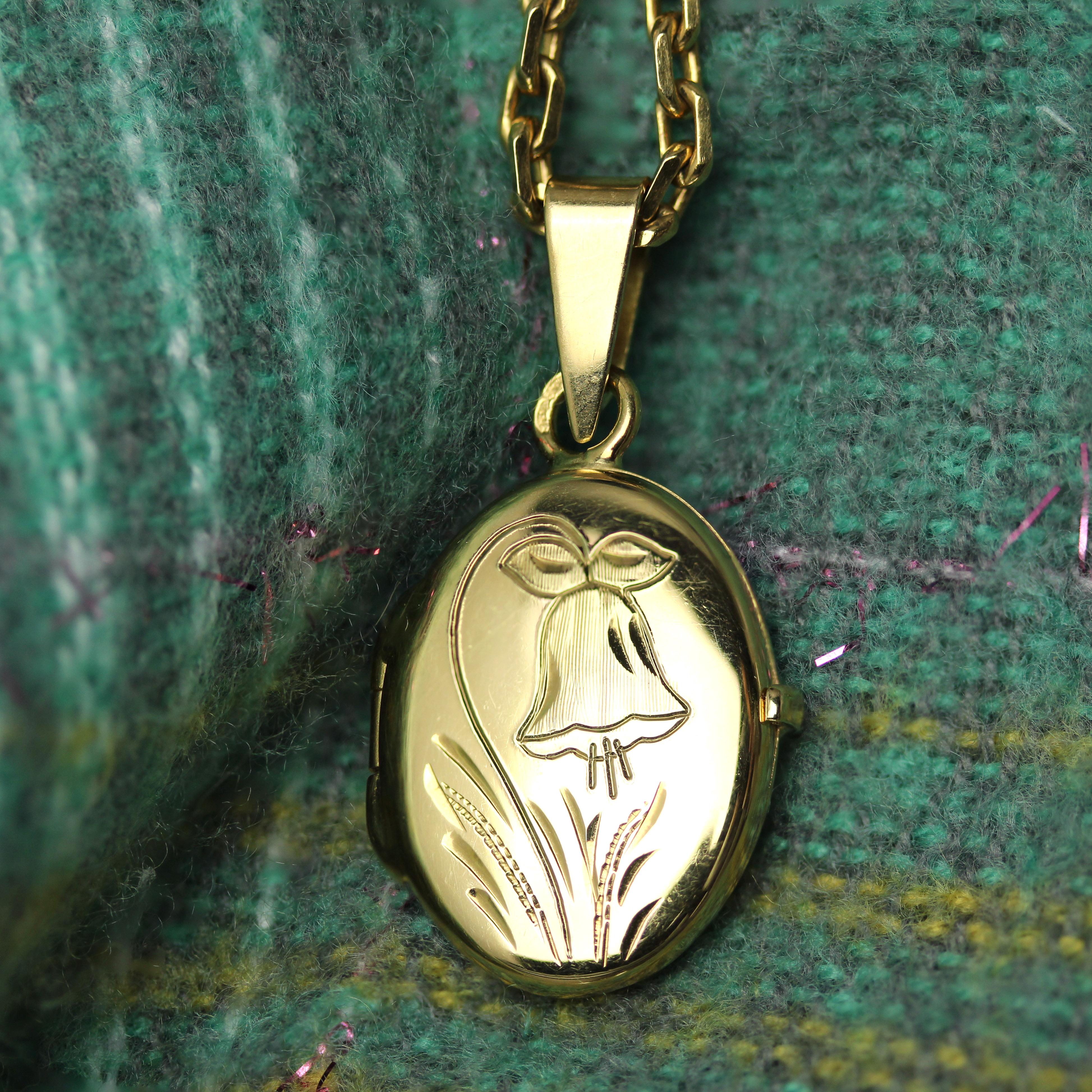 Pendentif médaillon ovale moderne en or jaune 18 carats Pour femmes en vente