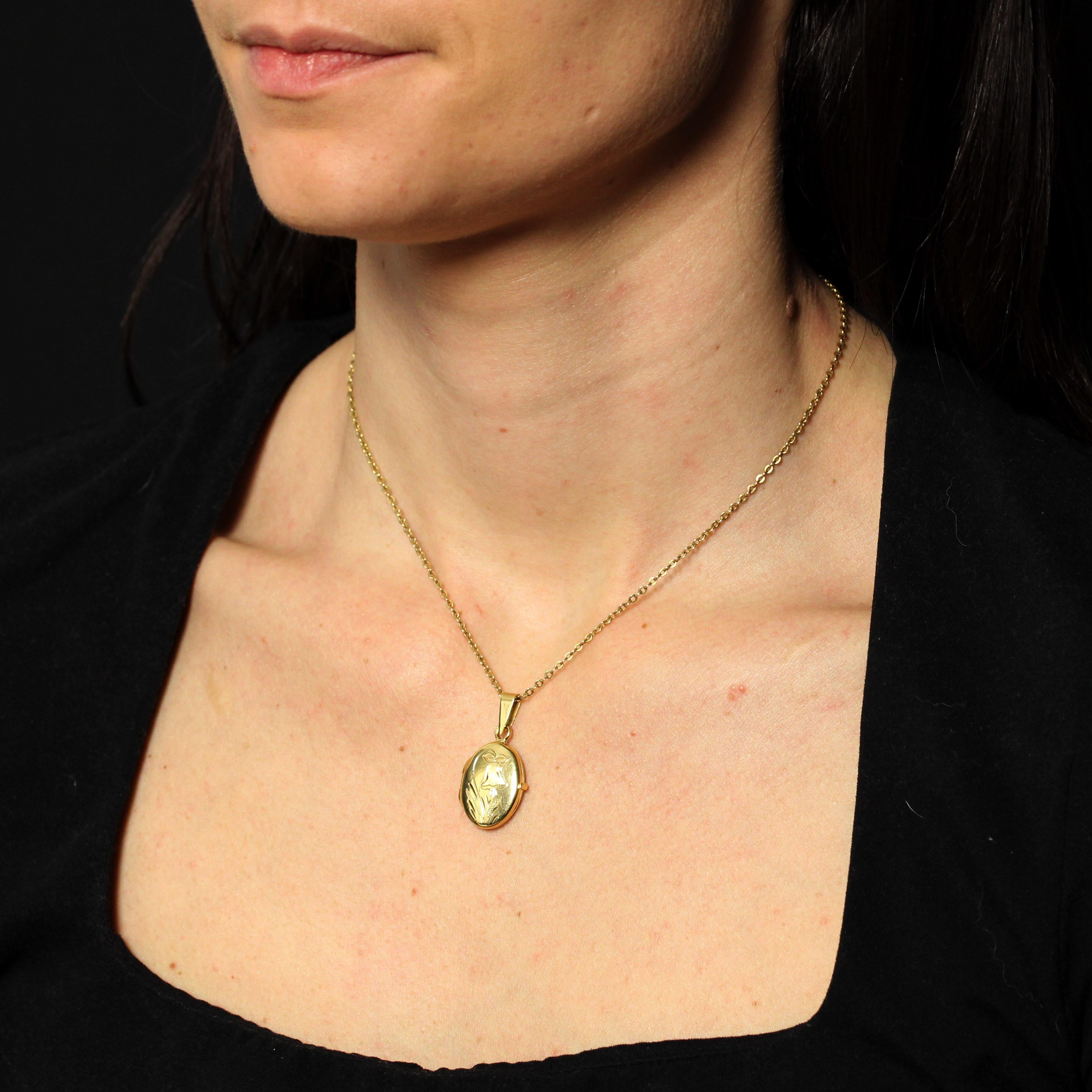 Pendentif médaillon ovale moderne en or jaune 18 carats en vente 1