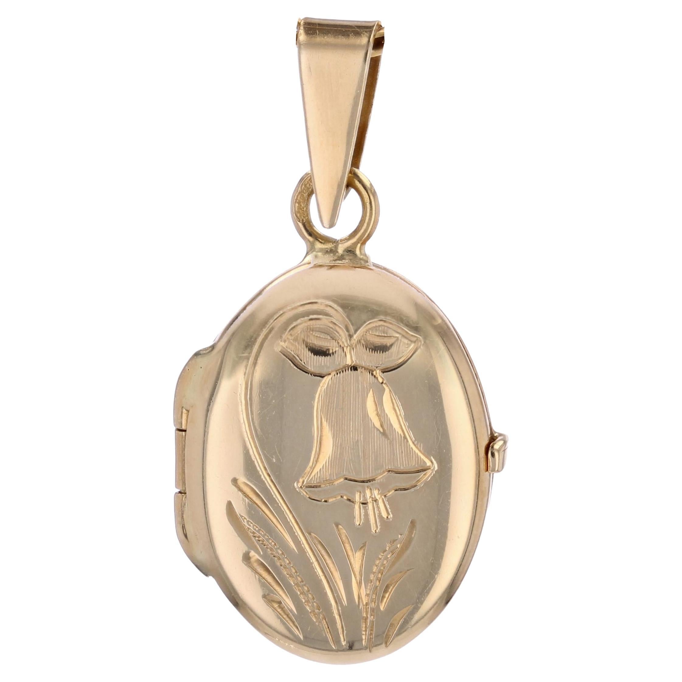 Modern 18 Karat Yellow Gold Oval Locket Pendant