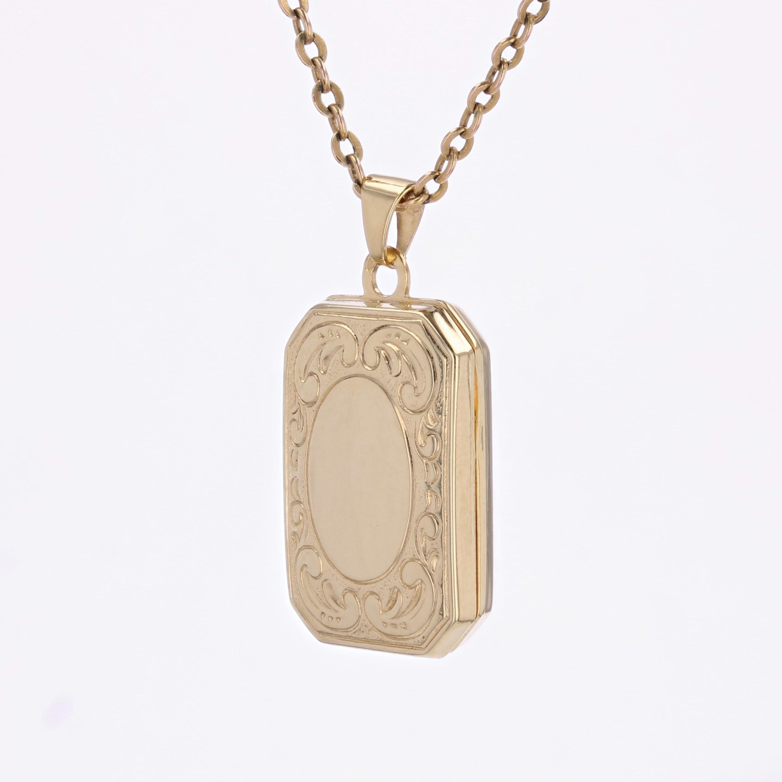 Pendentif médaillon rectangulaire moderne en or jaune 18 carats Pour femmes en vente