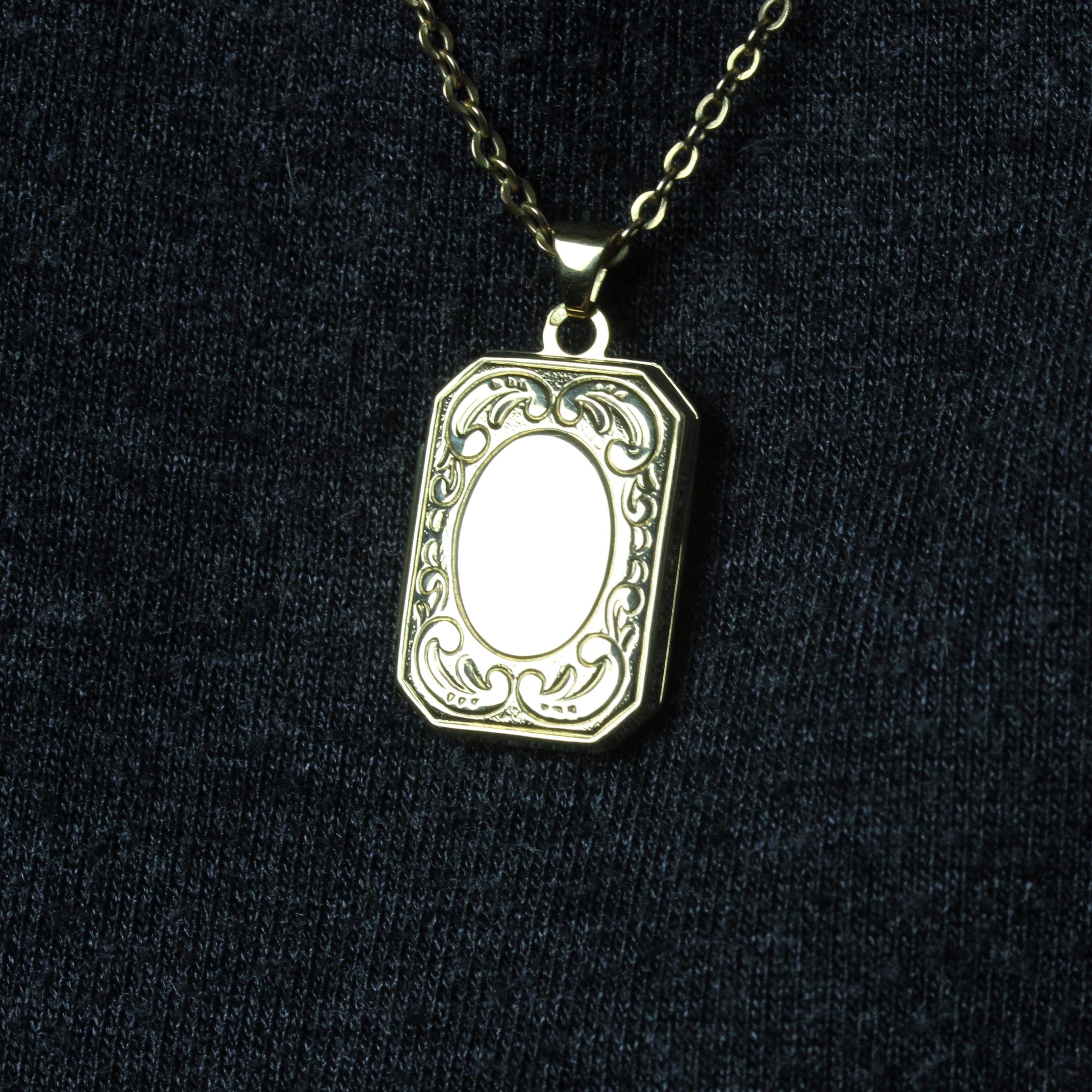 Pendentif médaillon rectangulaire moderne en or jaune 18 carats en vente 2
