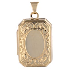 Modern 18 Karat Yellow Gold Rectangular Locket Pendant