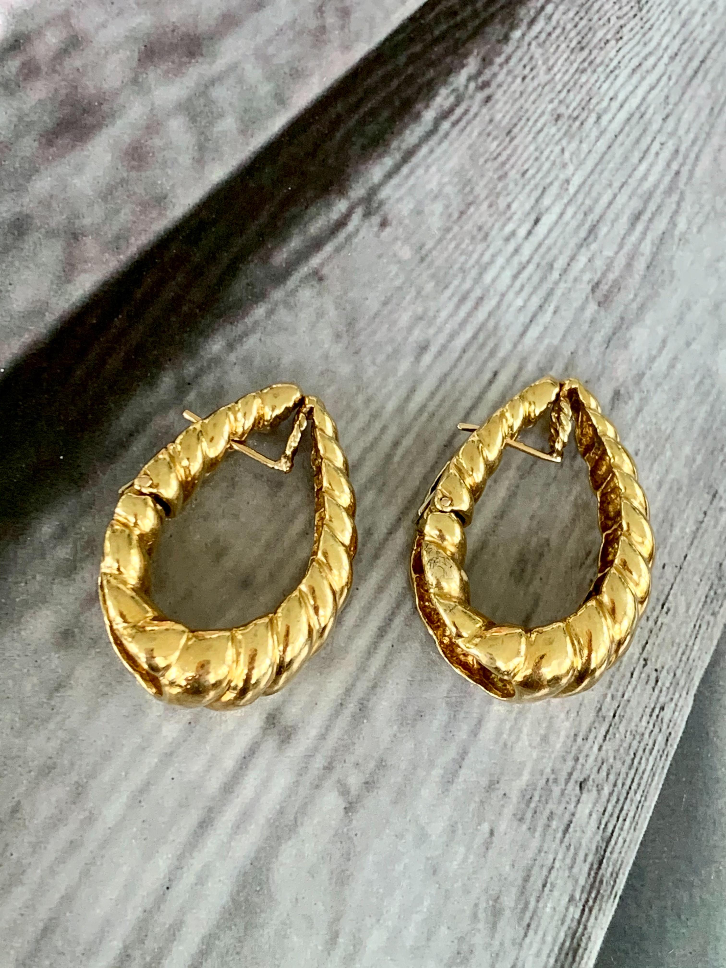 These Modern Scallop Design 18 Karat Yellow Gold hoop earrings feature a shrimp-style pierced clip-on closure which provides additional security to protect against loss.

There is no stamp.

Size: approximately 1-1/4