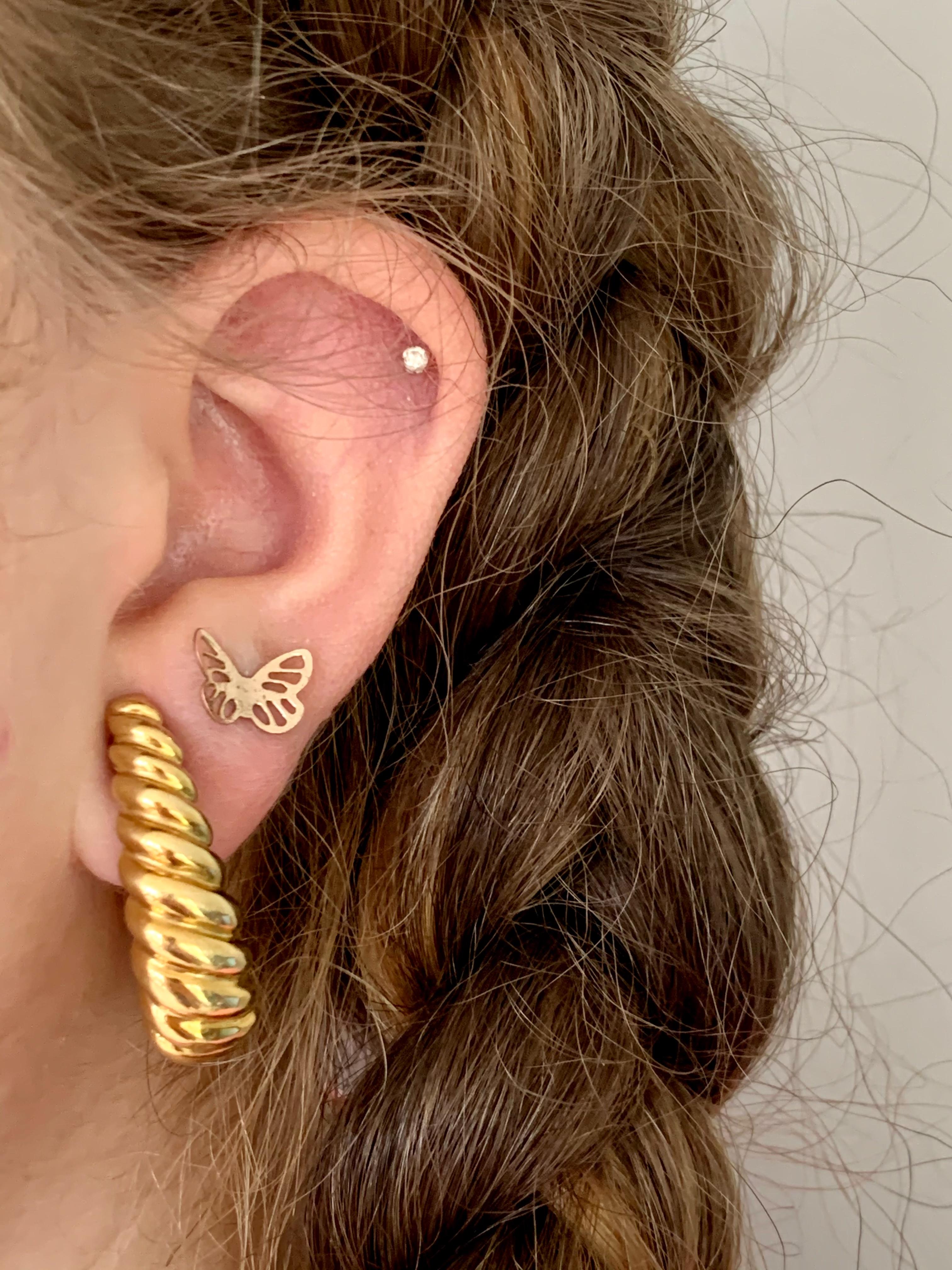 Modern 18 Karat Yellow Gold Scallop Hoop Shrimp-Style Hoop Pierced Earrings 5