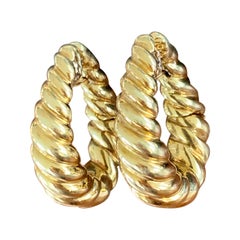 Modern 18 Karat Yellow Gold Scallop Hoop Shrimp-Style Hoop Pierced Earrings