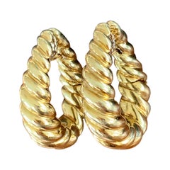 Modern 18 Karat Yellow Gold Scallop Hoop Shrimp-Style Hoop Pierced Earrings