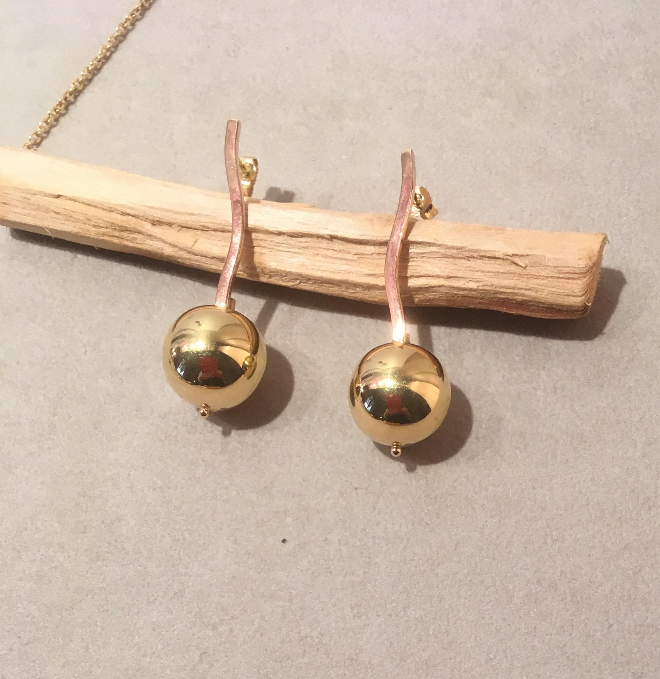 Orecchini moderni in oro giallo 18 carati con globi solari Sfere, realizzati a mano con design a penzoloni in vendita 13