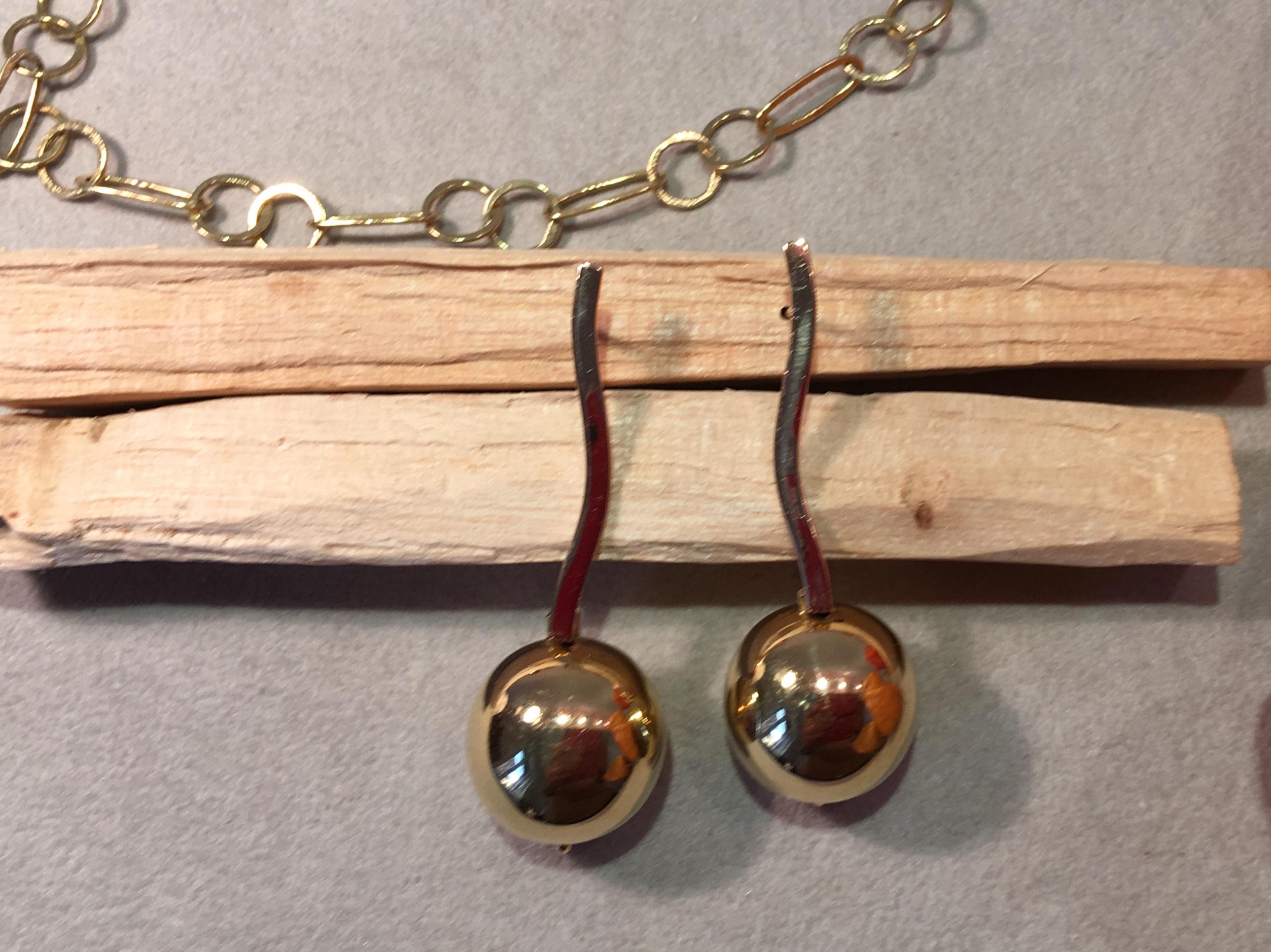 Orecchini moderni in oro giallo 18 carati con globi solari Sfere, realizzati a mano con design a penzoloni in vendita 8