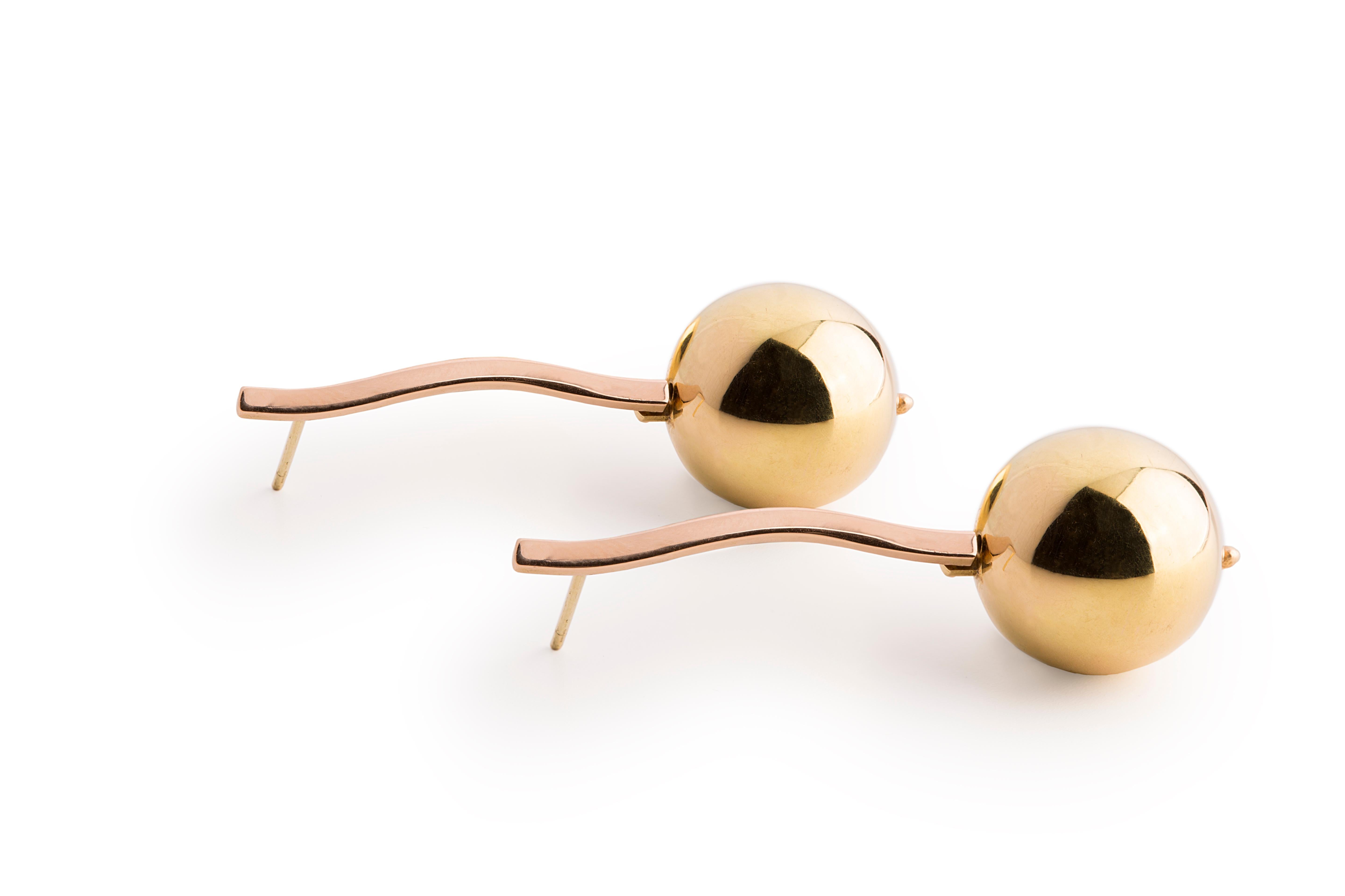 Women's Modern 18 Karat Yellow Gold Sun Globes Sfere Handcrafted Dangle Design Earrings For Sale