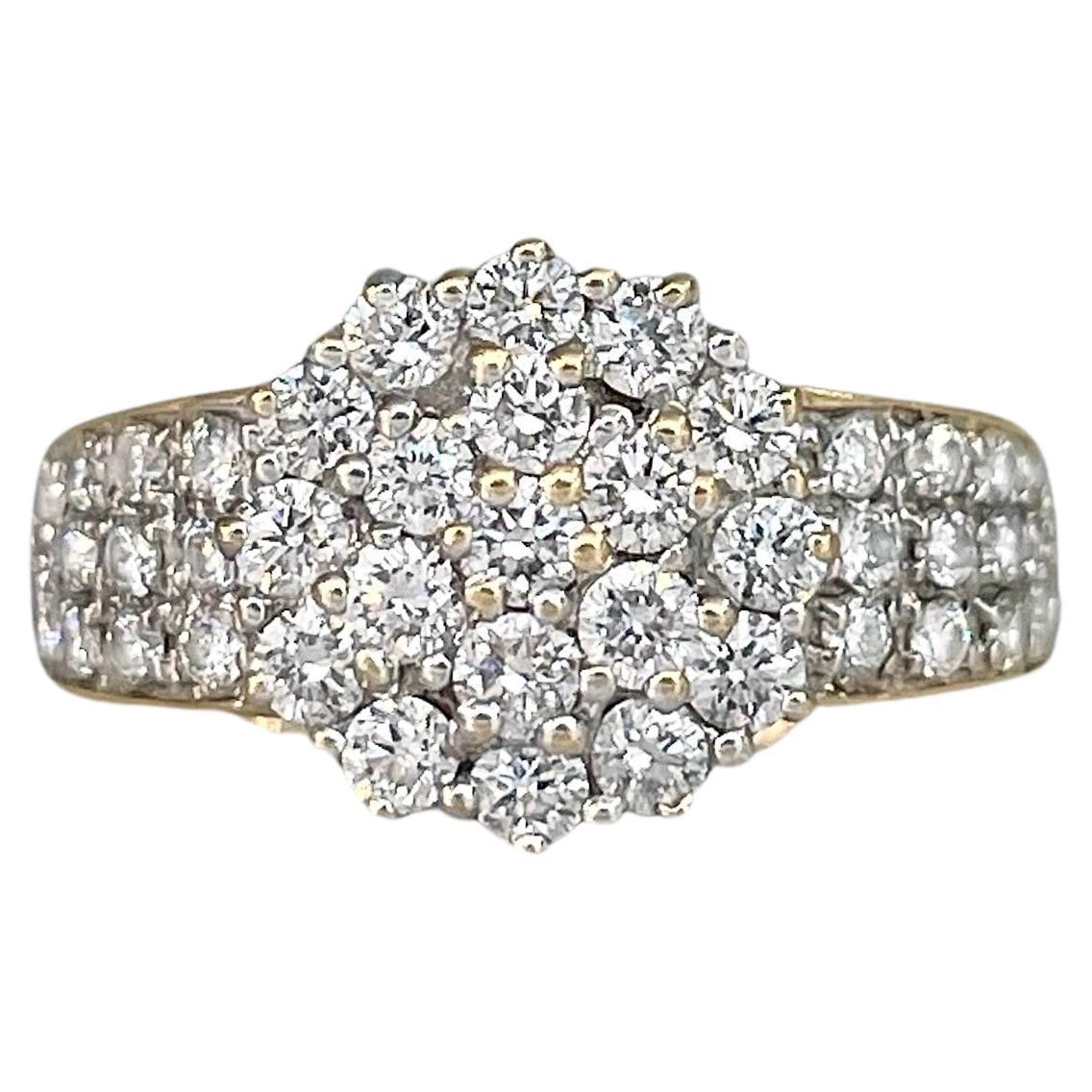 Modern 18 Karat Yellow Gold TW 0.93 Carat Diamond Cluster Ring For Sale