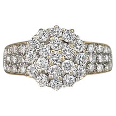 Moderner Cluster-Ring aus 18 Karat Gelbgold TW 0,93 Karat Diamant