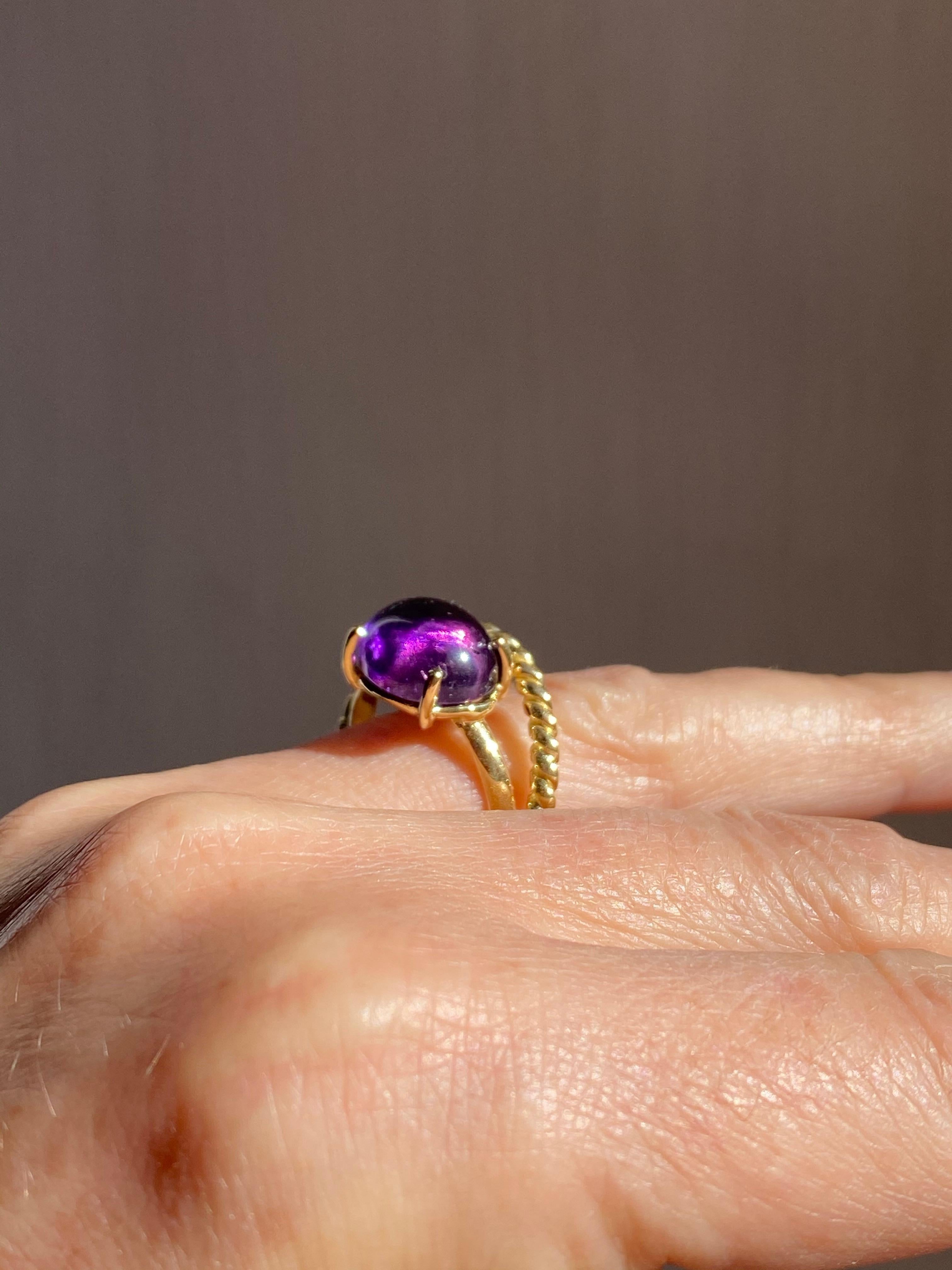 Rossella Ugolini design collection a modern style design ring with an oval cabochon amethyst  handcrafted with two strips intertwined together in 18 karats yellow gold.
Inspired by the union of two loves that twist together in a single ring,  this