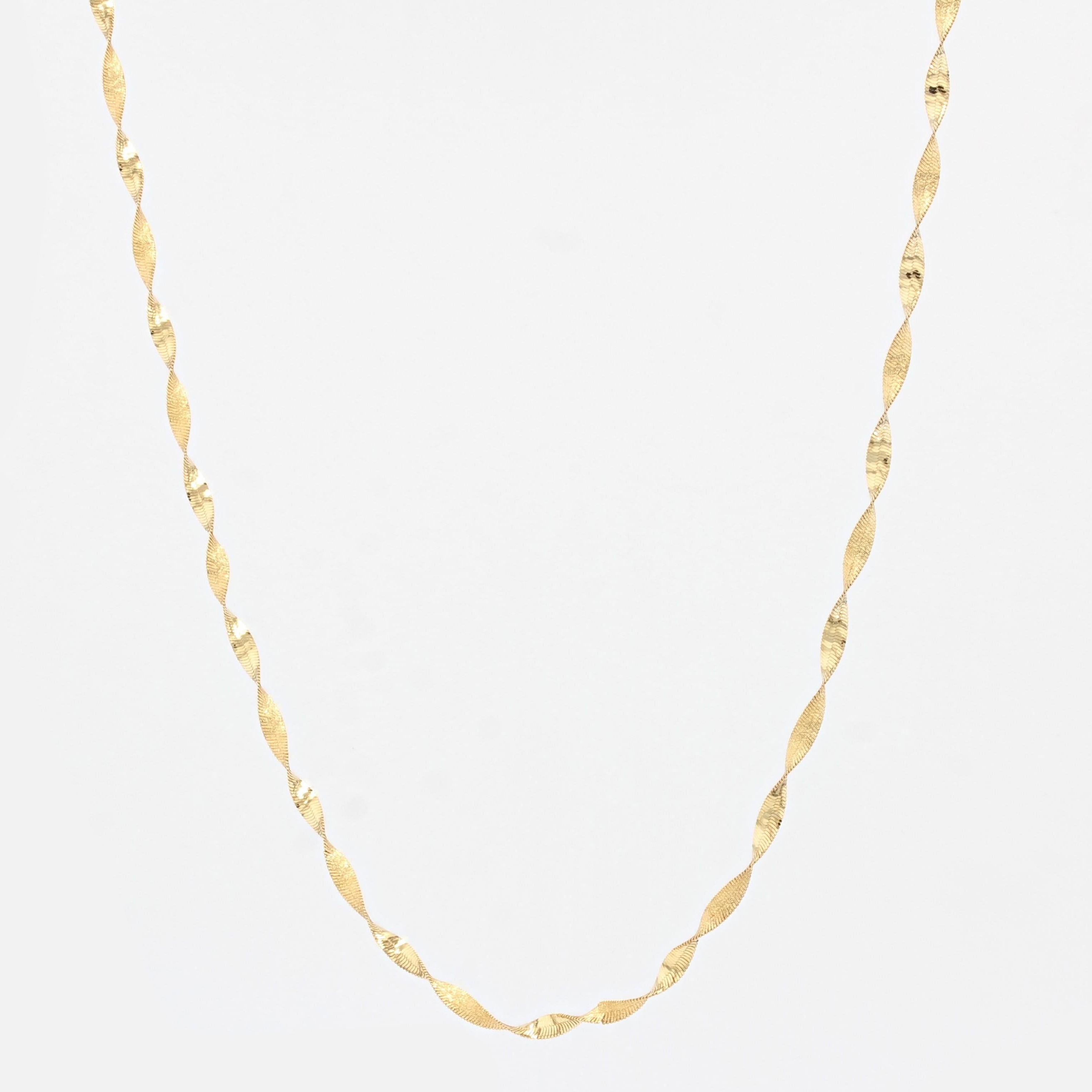Modern 18 Karat Yellow Gold Twisted Flat Wire Chain In Good Condition In Poitiers, FR