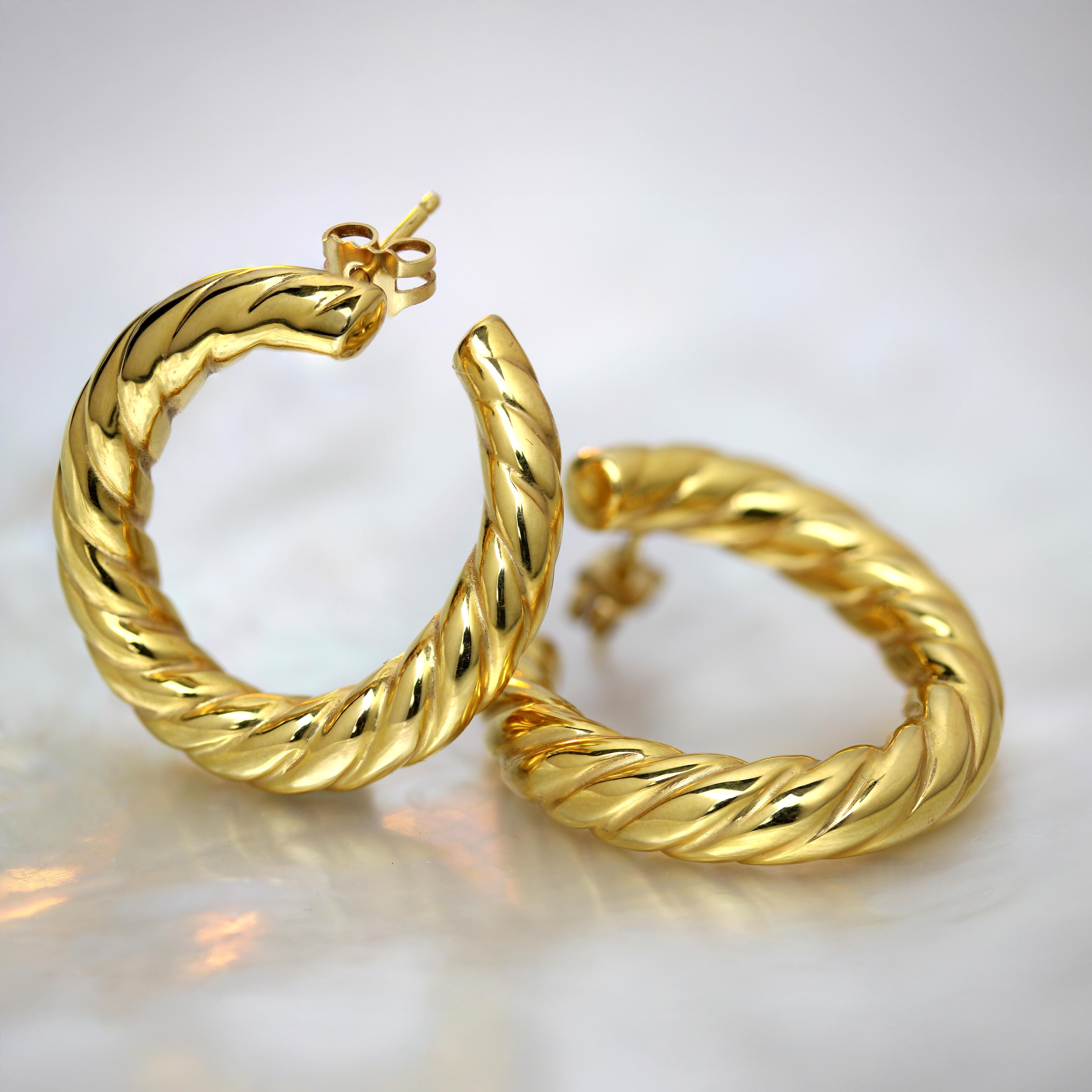 Moderne The Moderns Boucles d'oreilles torsadées en or jaune 18 carats en vente