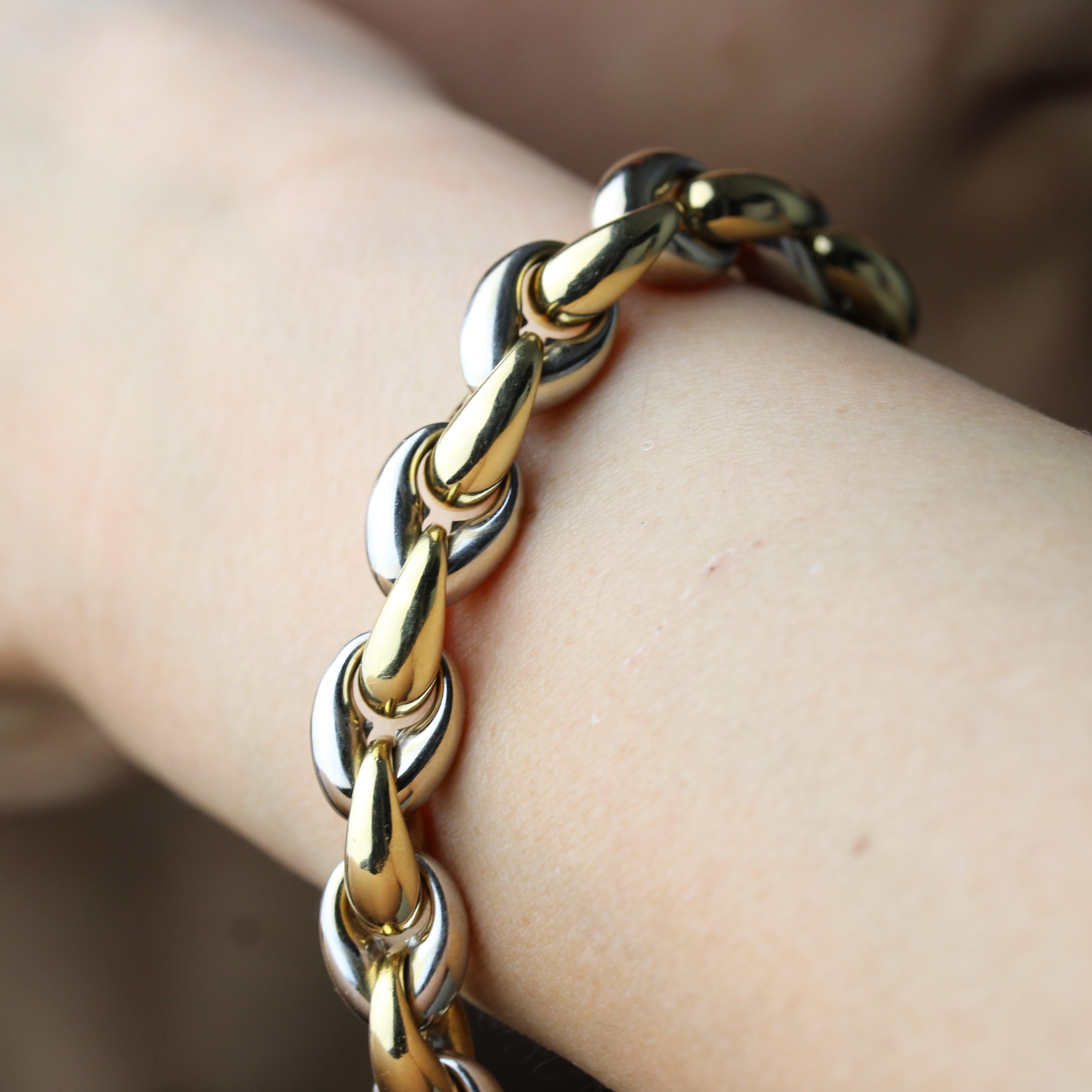 Bracelet moderne en or jaune blanc 18 carats à chaîne courbée en vente 1