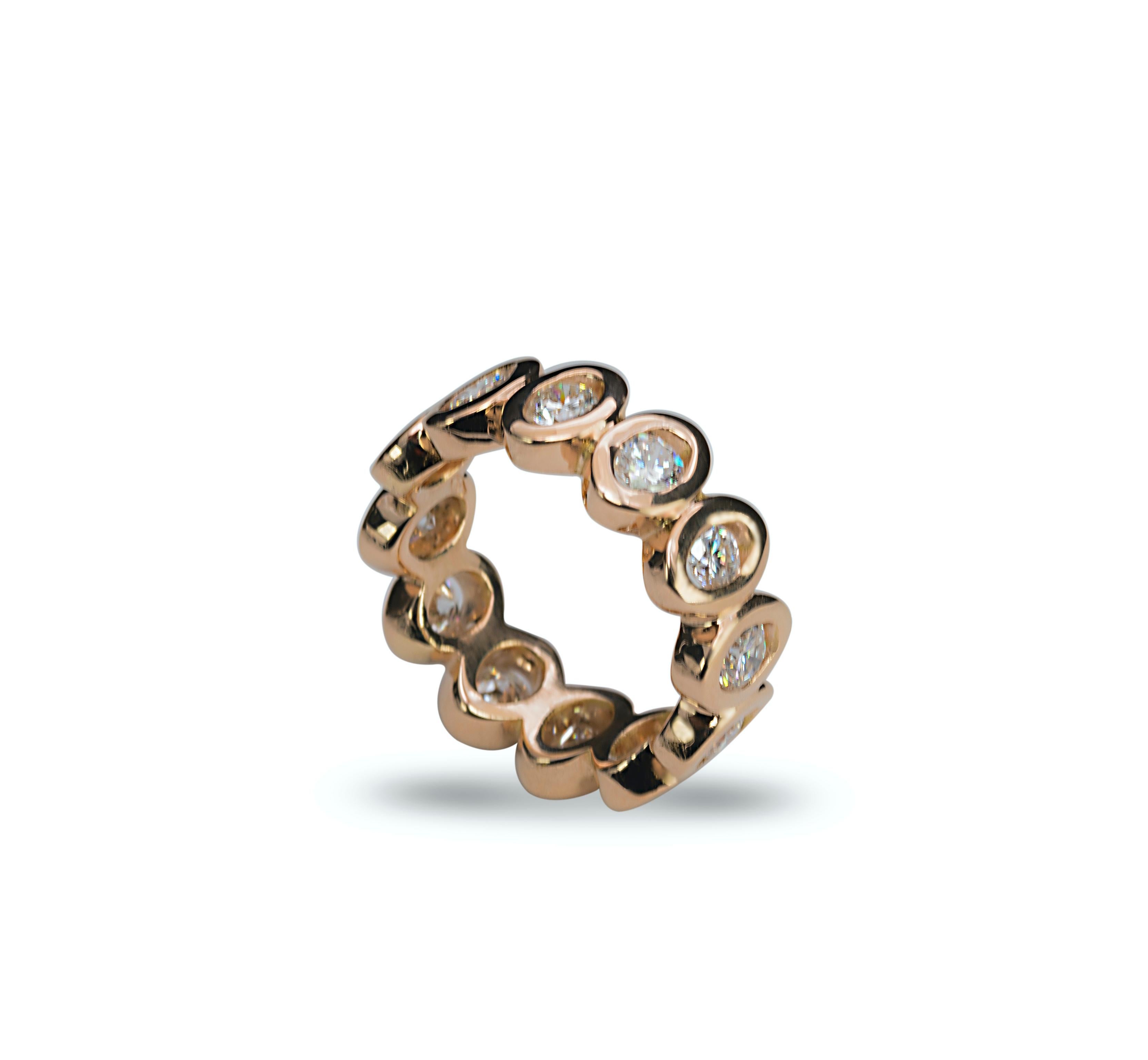 Brilliant Cut Modern 18K Rose Gold 2.40 Carat GVVS1 White Diamonds Ellipse Engagement Ring For Sale