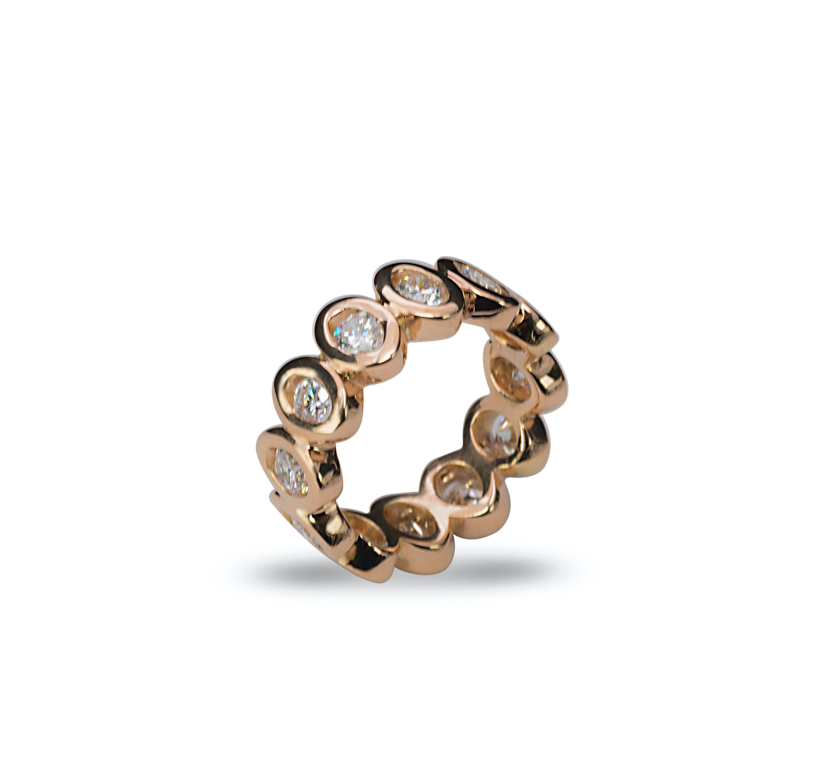 Women's or Men's Modern 18K Rose Gold 2.40 Carat GVVS1 White Diamonds Ellipse Engagement Ring For Sale