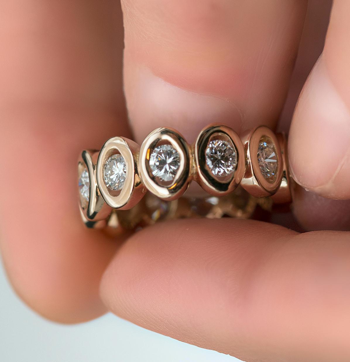 Modern 18K Rose Gold 2.40 Carat GVVS1 White Diamonds Ellipse Engagement Ring For Sale 1