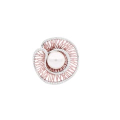 Modern 18 Kt White Gold Freshwater Pearl Ring with White Diamonds and Net Design