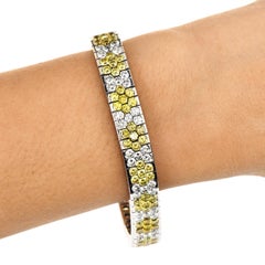 Modern 18.72 Carat Natural Fancy Yellow Diamond 18 Karat Gold Bracelet