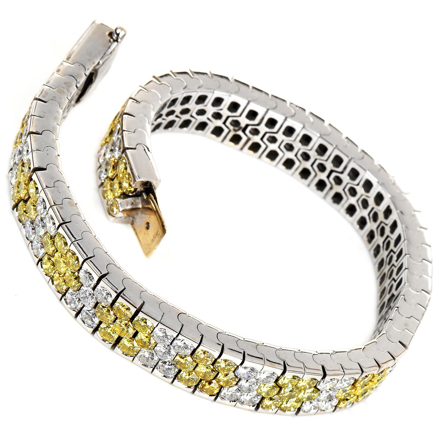 Modern 18.72 Carat Natural Fancy Yellow Diamond 18 Karat Gold Bracelet For Sale 1