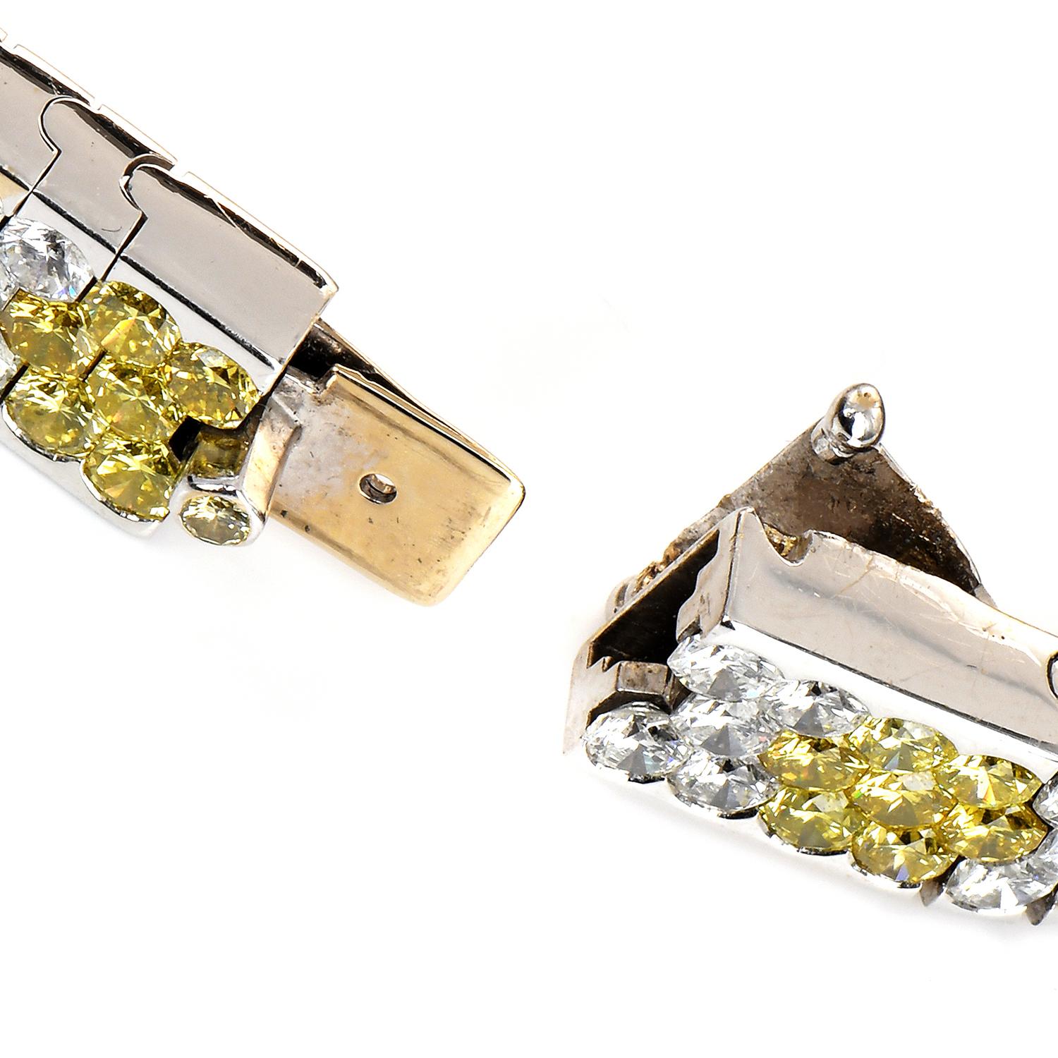 Modern 18.72 Carat Natural Fancy Yellow Diamond 18 Karat Gold Bracelet For Sale 2