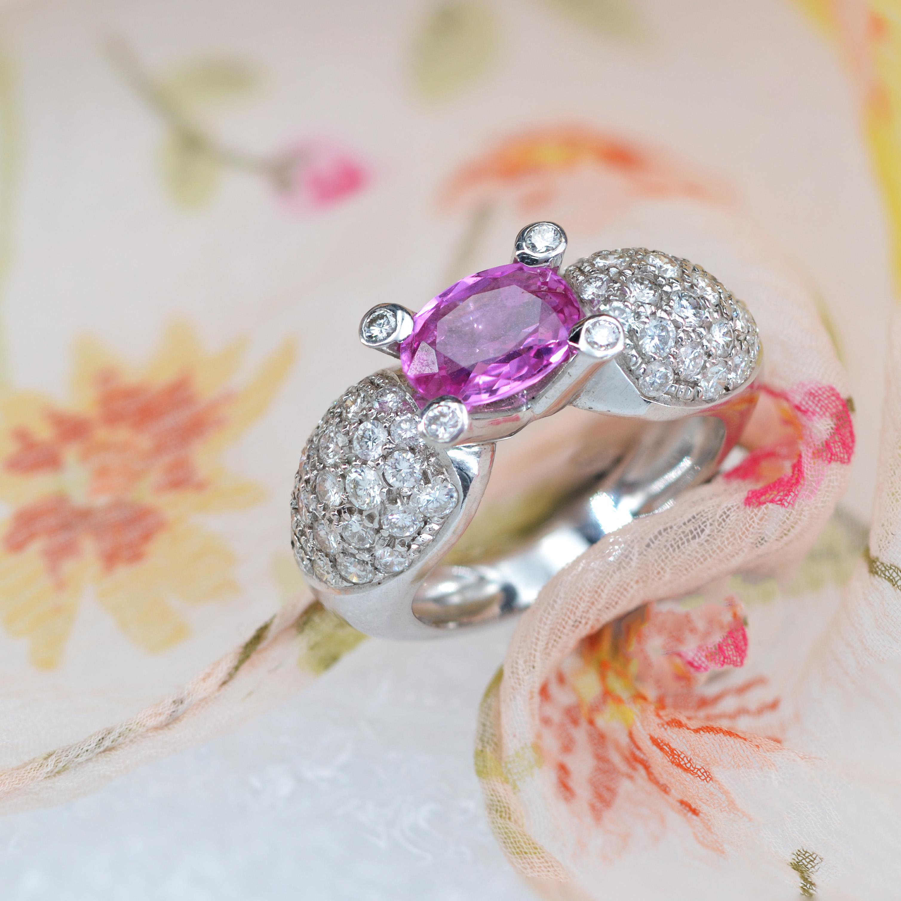 Modern 1.88 Carat Pink Sapphire 1.28 Carat Brillant Cut Diamond 18K Gold Ring For Sale 4