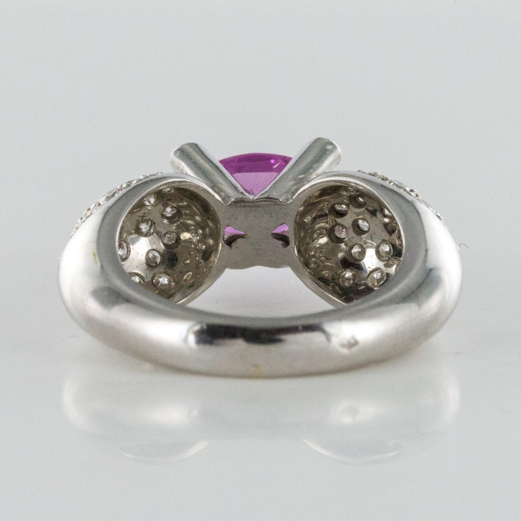 Modern 1.88 Carat Pink Sapphire 1.28 Carat Brillant Cut Diamond 18K Gold Ring For Sale 6