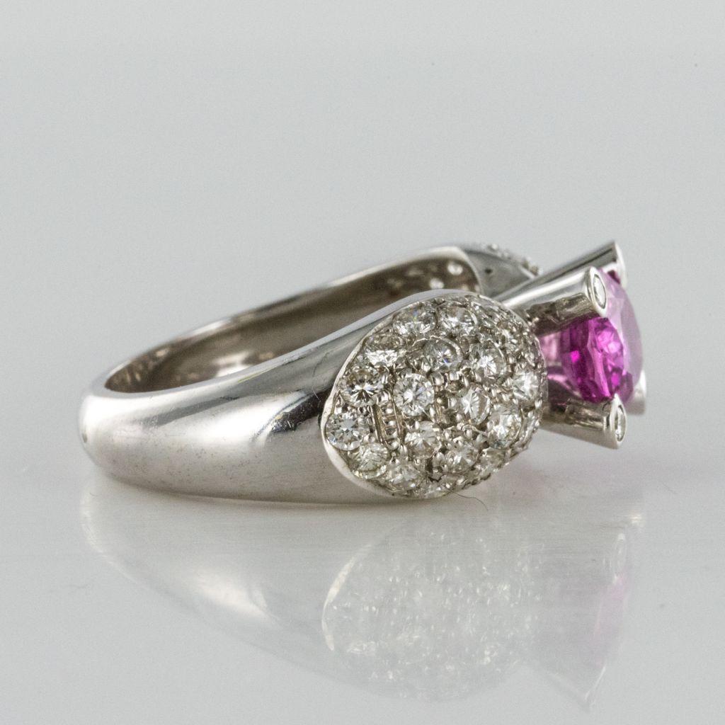 Modern 1.88 Carat Pink Sapphire 1.28 Carat Brillant Cut Diamond 18K Gold Ring For Sale 7
