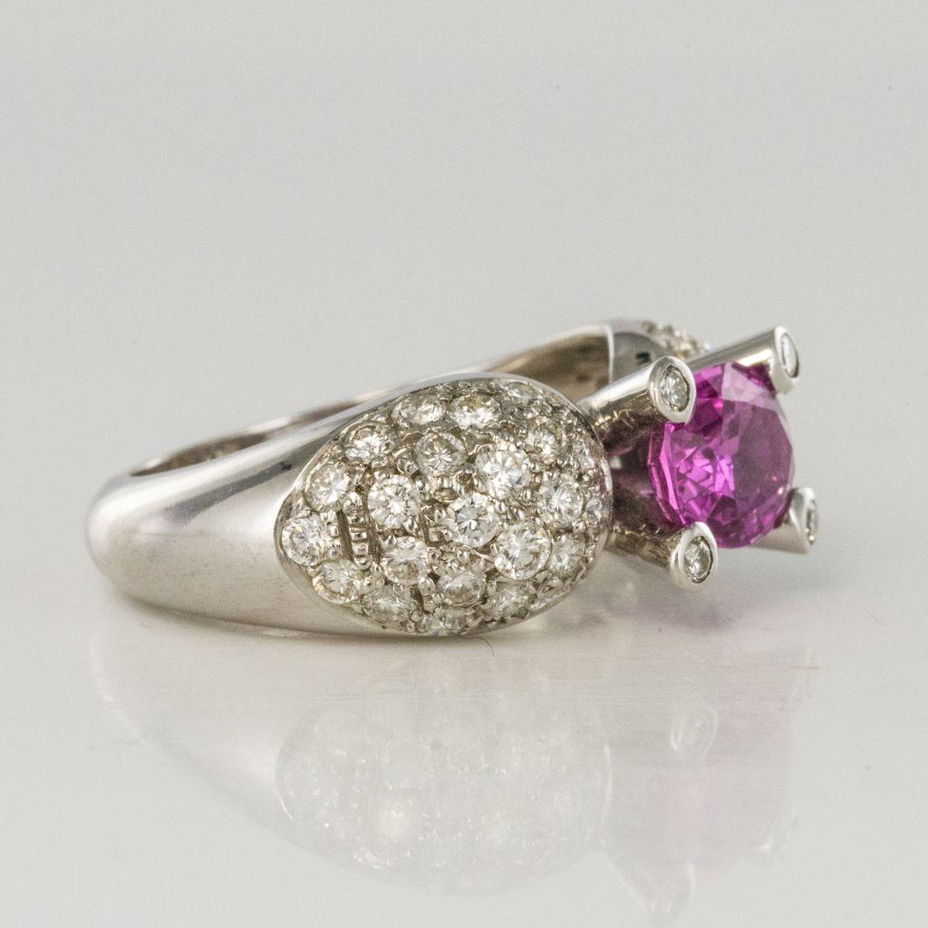 Modern 1.88 Carat Pink Sapphire 1.28 Carat Brillant Cut Diamond 18K Gold Ring For Sale 8