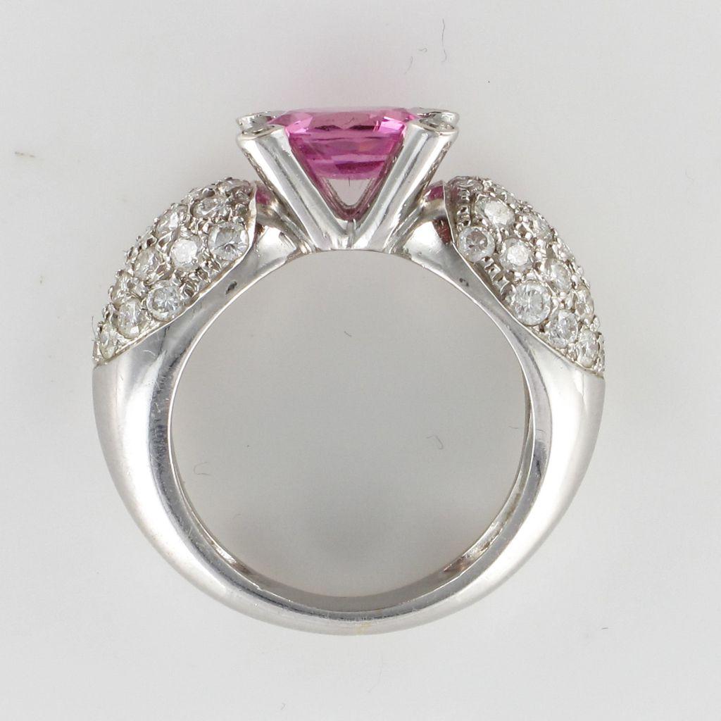 Modern 1.88 Carat Pink Sapphire 1.28 Carat Brillant Cut Diamond 18K Gold Ring For Sale 11