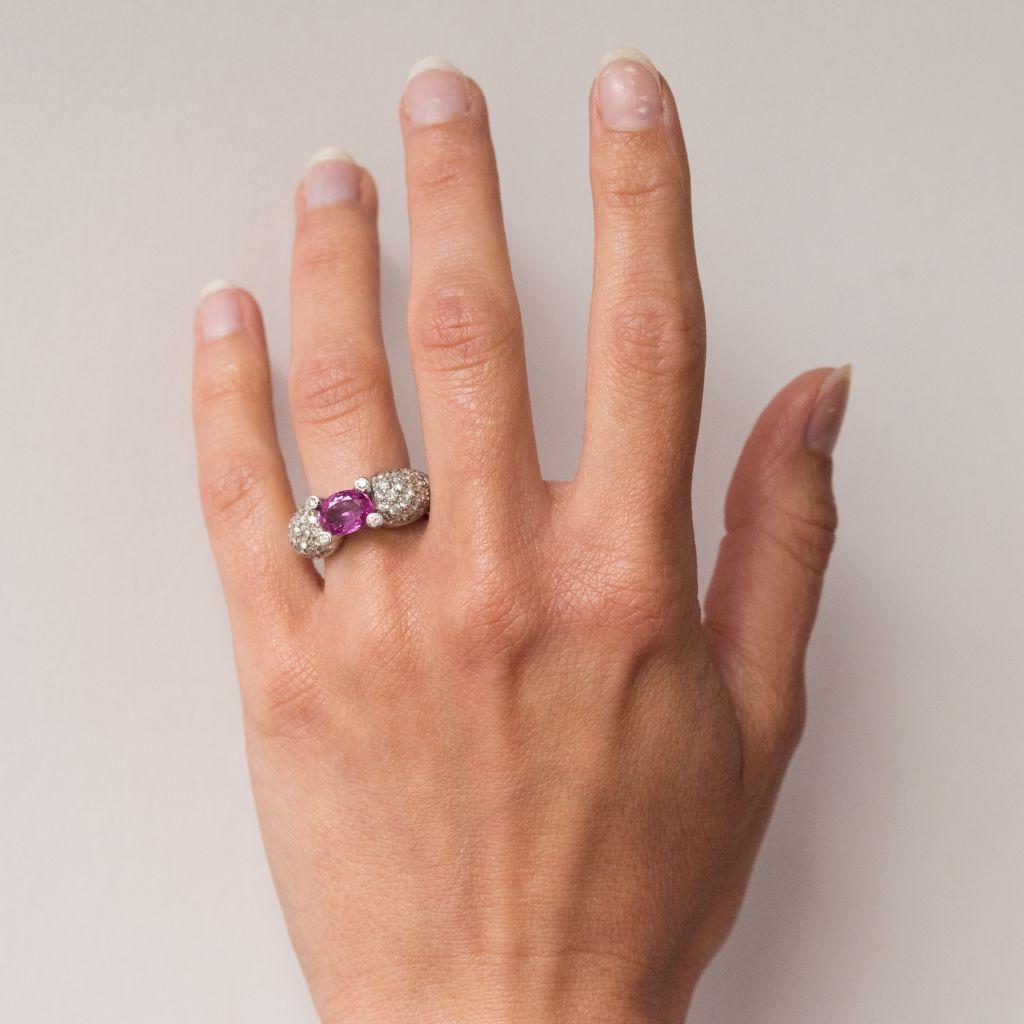 Modern 1.88 Carat Pink Sapphire 1.28 Carat Brillant Cut Diamond 18K Gold Ring In New Condition For Sale In Poitiers, FR