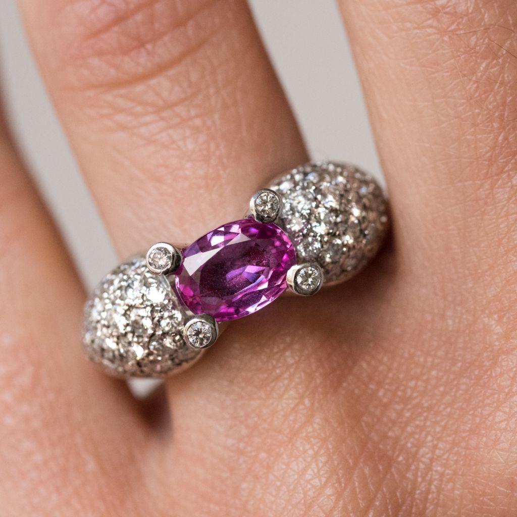 Modern 1.88 Carat Pink Sapphire 1.28 Carat Brillant Cut Diamond 18K Gold Ring For Sale 1