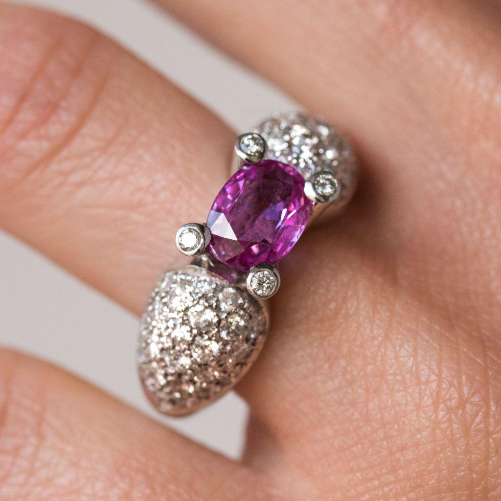 Modern 1.88 Carat Pink Sapphire 1.28 Carat Brillant Cut Diamond 18K Gold Ring For Sale 2