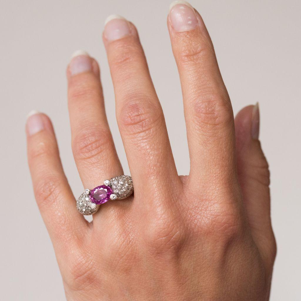 Women's Modern 1.88 Carat Pink Sapphire 1.28 Carat Brillant Cut Diamond 18K Gold Ring For Sale