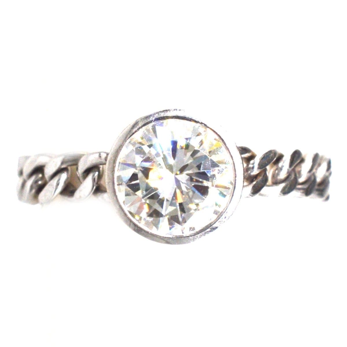 Modern 18ct White Gold, 1.8 Carat Diamond Solitaire Chain Ring For Sale