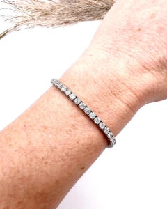 Modern 18ct White Gold, 5.3 Carat Natural Diamond Tennis Bracelet
