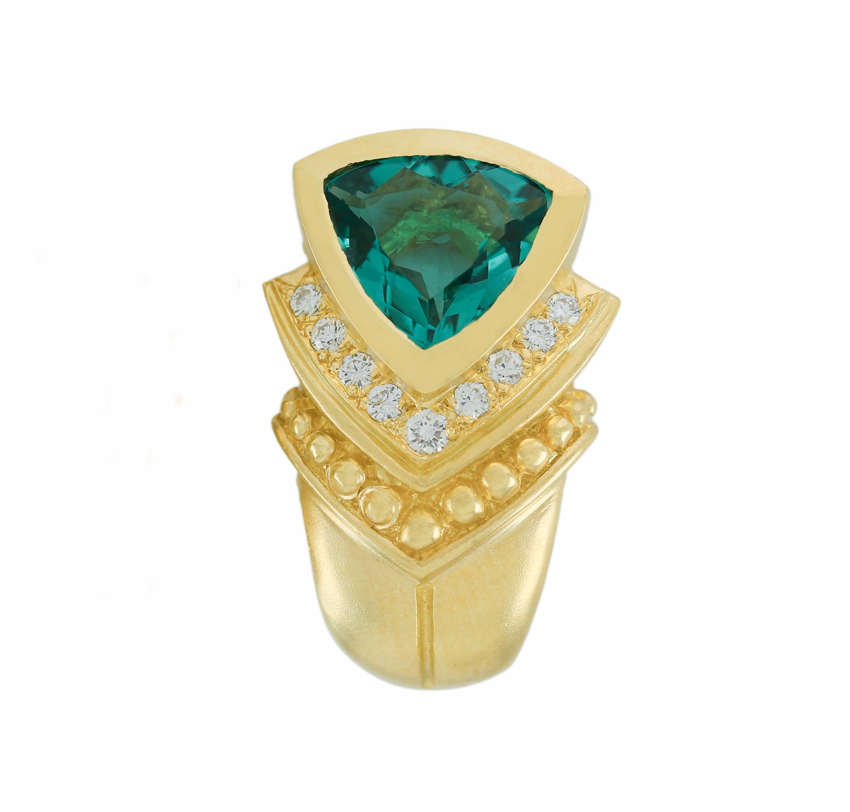Taille trillion Clips d'oreilles modernes en or 18 carats avec tourmaline taille trillion de 10,0 carats en vente