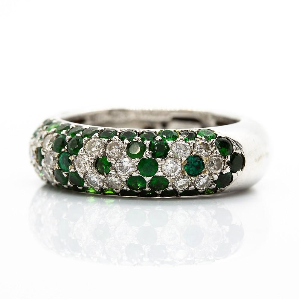 Round Cut Modern 18 Karat Gold Diamonds and Emeralds Ring For Sale