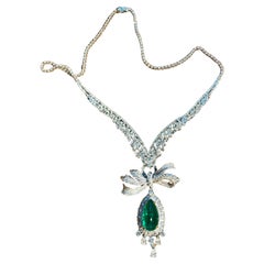 Collana moderna con smeraldo e diamante in oro 18K