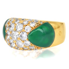 Anello moderno in oro 18 carati con calcedonio verde e 2,50 carati di diamanti a cupola