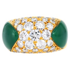 Anello moderno in oro 18 carati con calcedonio verde e 2,50 carati di diamanti a cupola