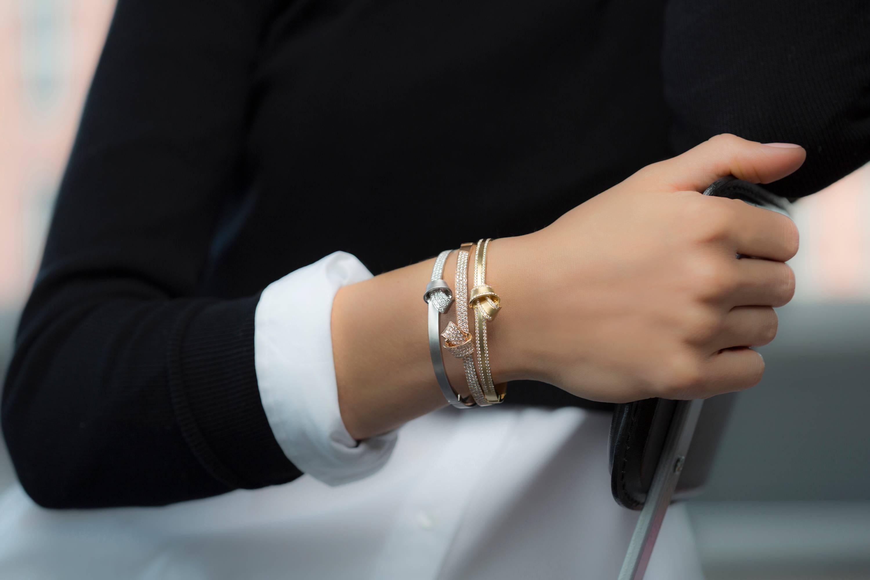 18k gold and diamond knot bangles